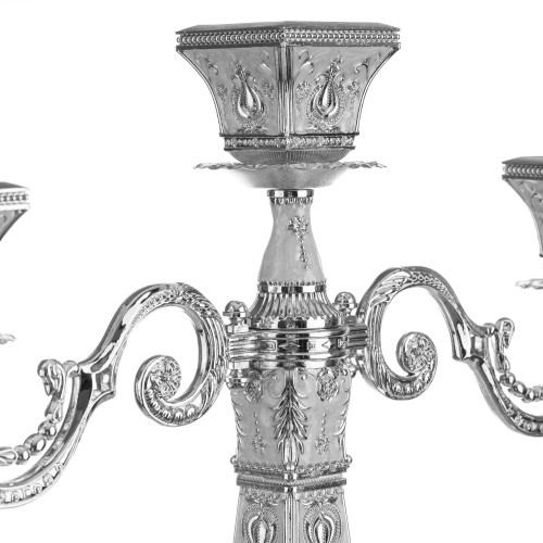 Sfeșnic cu Trei Brațe